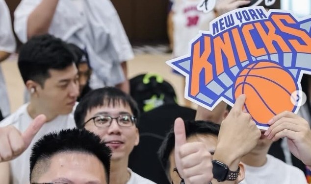乐鱼体育app下载-联动上了！尼克斯晒在沪球迷线下观赛照：从上海到纽约 都是冠军